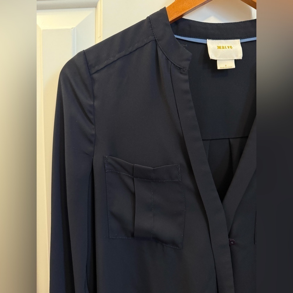 ANTHROPOLOGIE Maeve Curran Surplice Faux Wrap Top in Black Size 2 - Picture 6 of 9